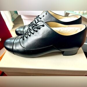 Chanel Oxford lace up shoes sz 42